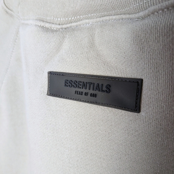 Fear of God Essentials Oversized Crewneck Sweatshirt – Taupe Beige – XS - Picture 5 of 8